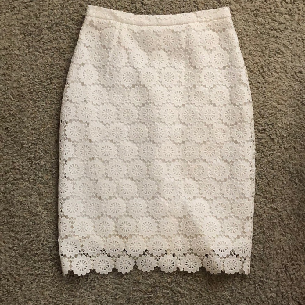 Gorgeous white De Collection summer pencil skirt.